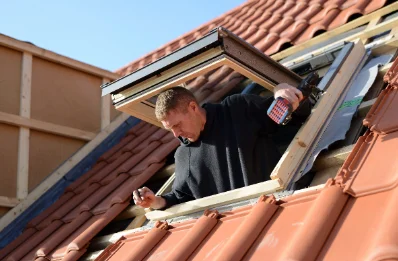 Pose de fenêtres de toit Velux à Argelliers